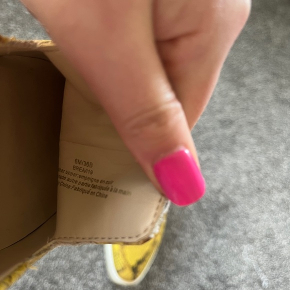 Karl Lagerfeld Brea Platform Yellow Snakeskin Loafer Shoes Size 6 - Picture 6 of 6